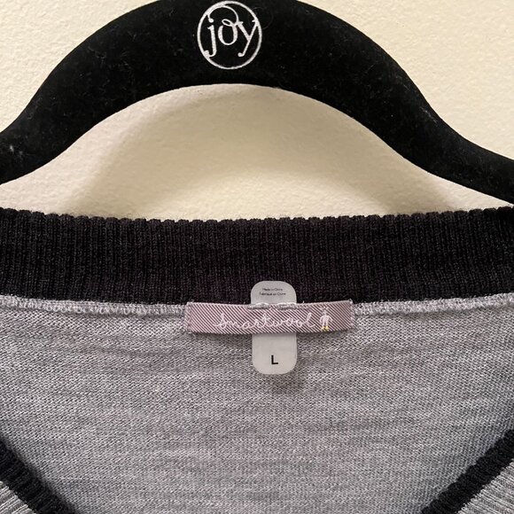 Smartwool Sweater Women's 100% Merino Wool Knit V-Neck Gray Stripe Sleeves - Picture 3 of 3